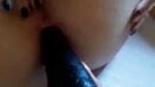 Arrombando o cuzinho da esposa, fisting anal