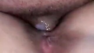 Nalgona con la vagina muy cremosa