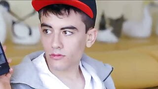 Papa erwischt mich, wenn ich meine Stiefmutter ficke