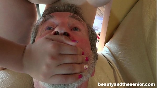 Sexy teen Daisy suck Jean’s old dick