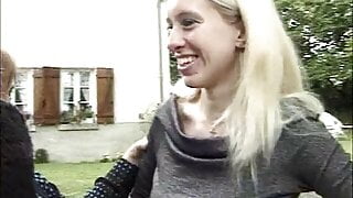 vieilles mamelles et jeunes baiseuses